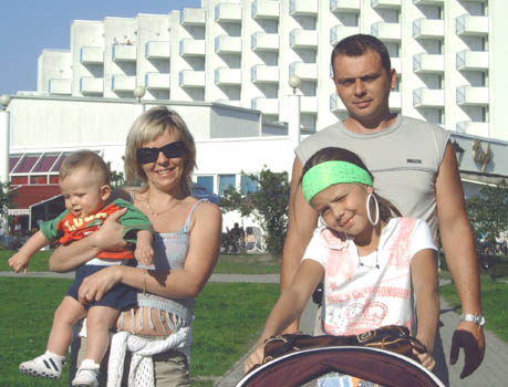 Dominik and Julia with father and mother